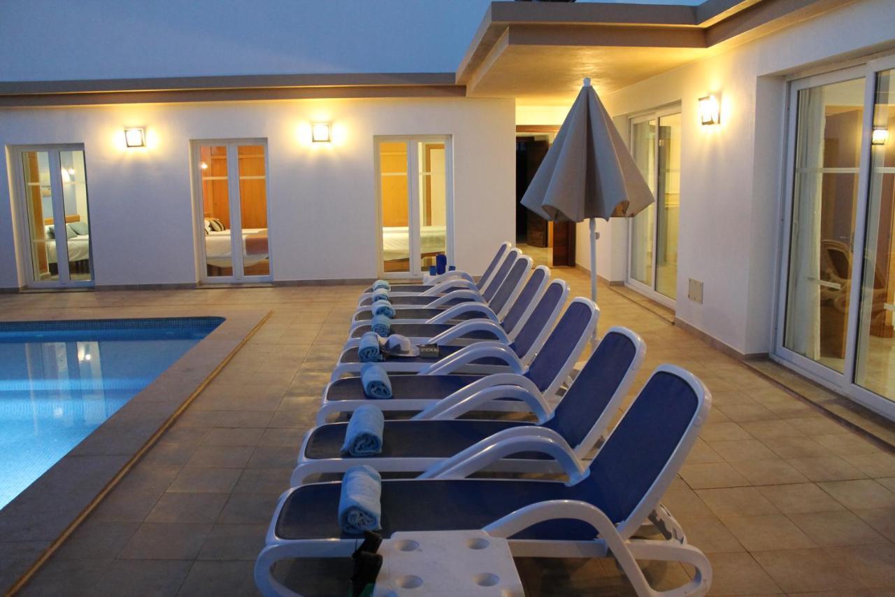 Villa Betty Cala'N Blanes  Екстериор снимка